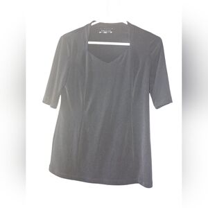 7/60. Premise Black Short Sleeve V-Neck Top